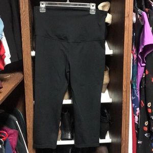 EUC Gap Maternity cropped leggings sz M